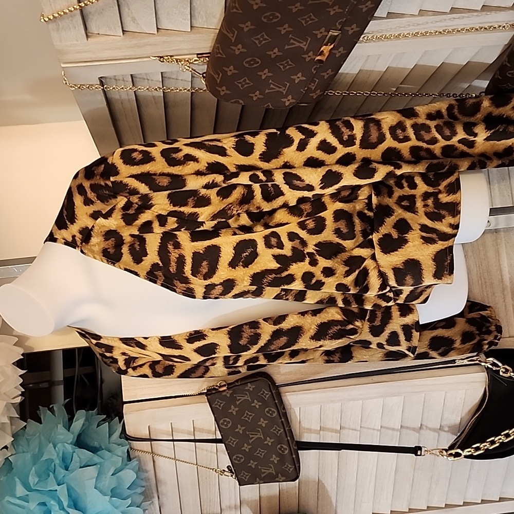 Fashion Nova brand cropped jacket - Picture 3 of 11